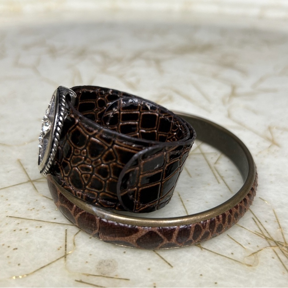 Set of Two Leather Bracelets with Star and Giraffe Print Design Western Texas - Picture 3 of 10